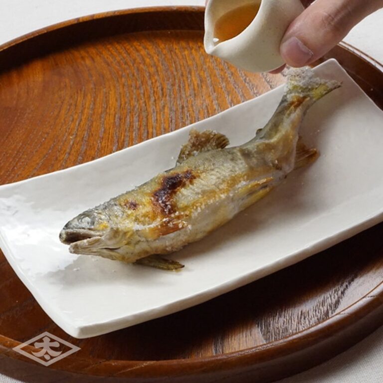 鮎に酢白醤油