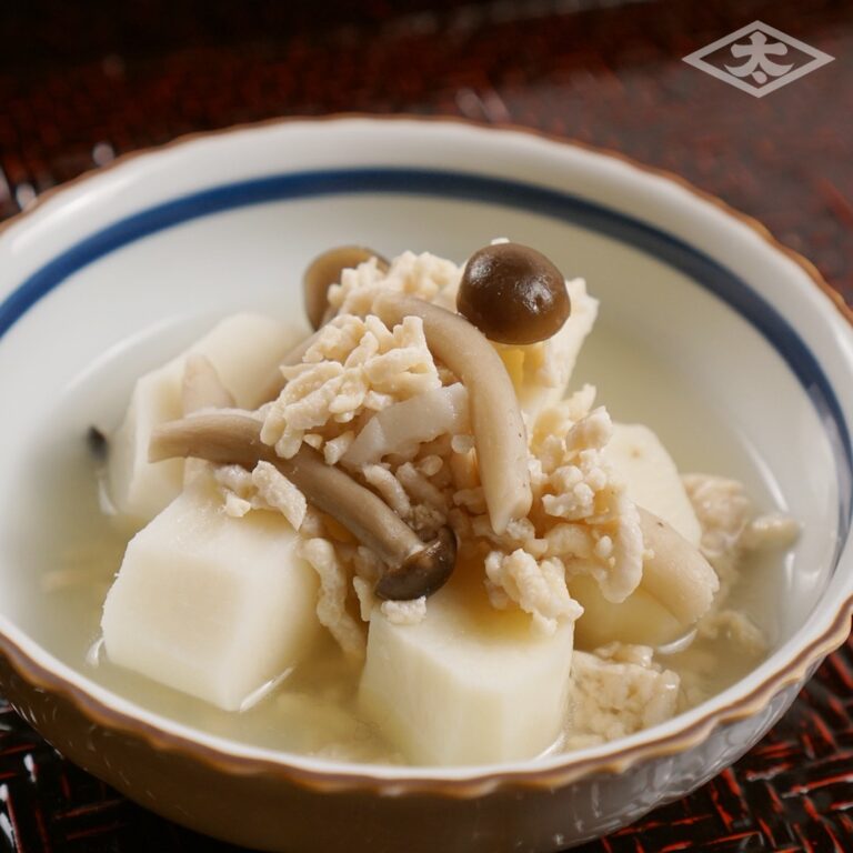 里芋としめじのそぼろ煮