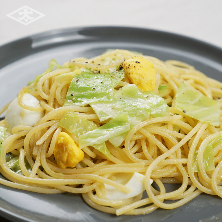 ゆで卵とキャベツのパスタ