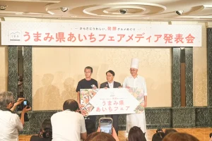 「うまみ県あいちフェア」メディア発表会に登壇した大村秀章愛知県知事、辻口博啓シェフ、菱太産業代表・太田恭平